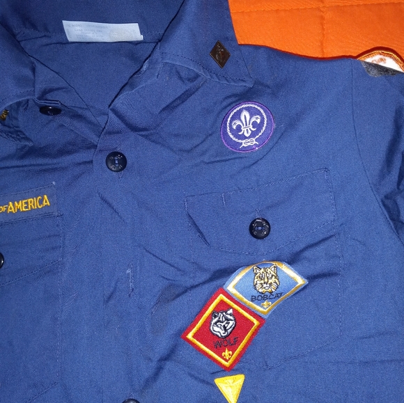 BOY SCOUTS OF AMERICA UNIFORM SHIRT WITH PATCHES, SIZE YOUTH MEDIUM Blue - Picture 5 of 6